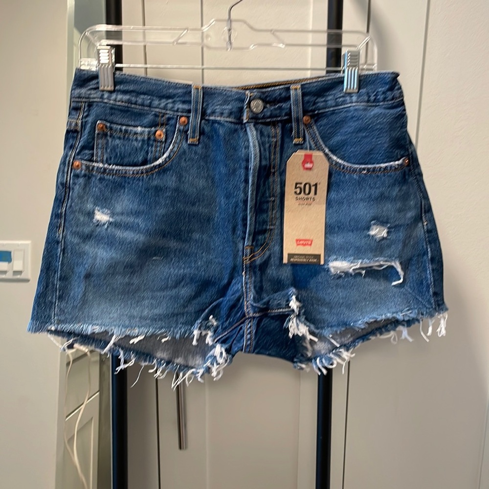 BNWT Levi’s 501 Shorts size 28